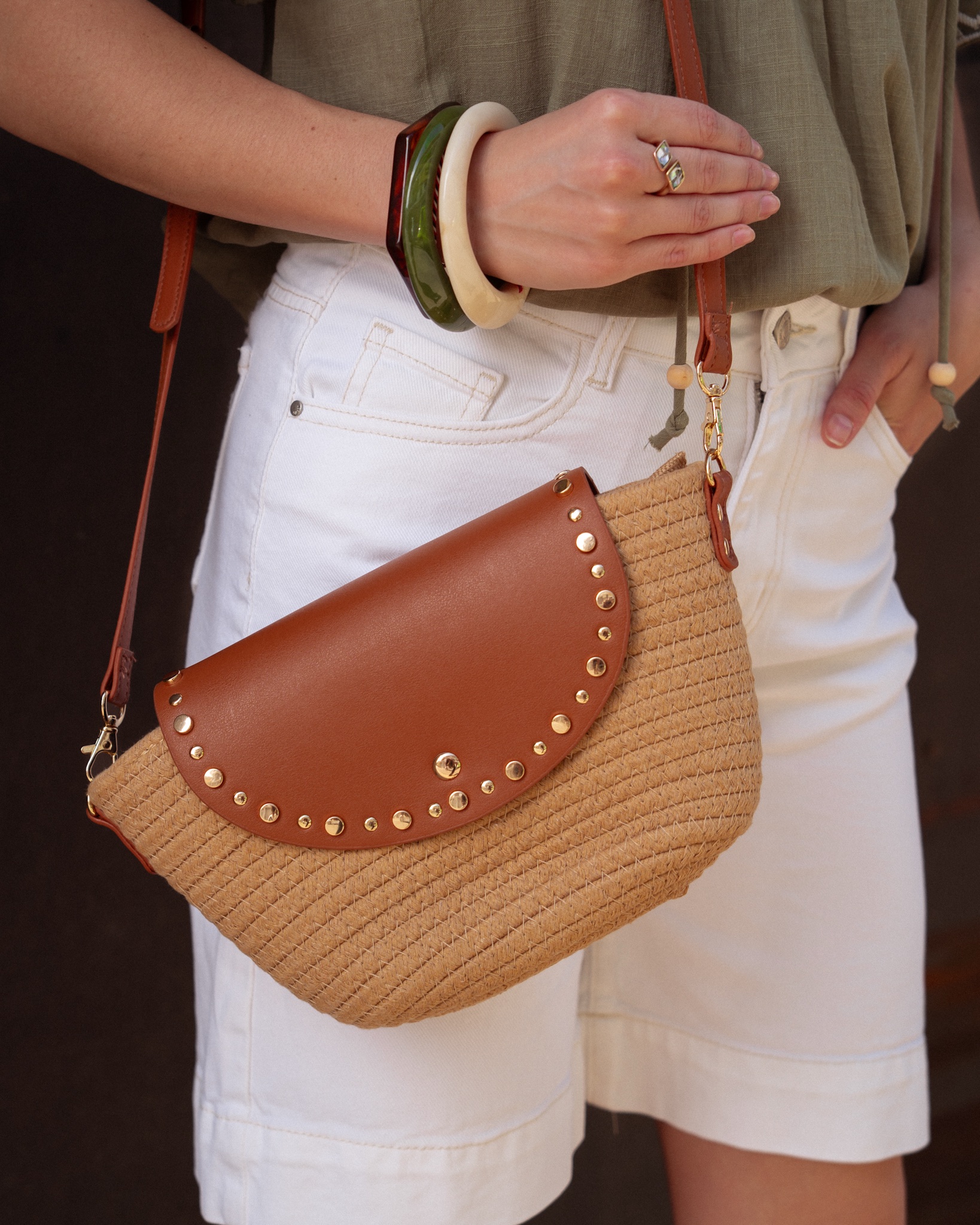 BANDOLERA RAFIA TACHAS CAMEL