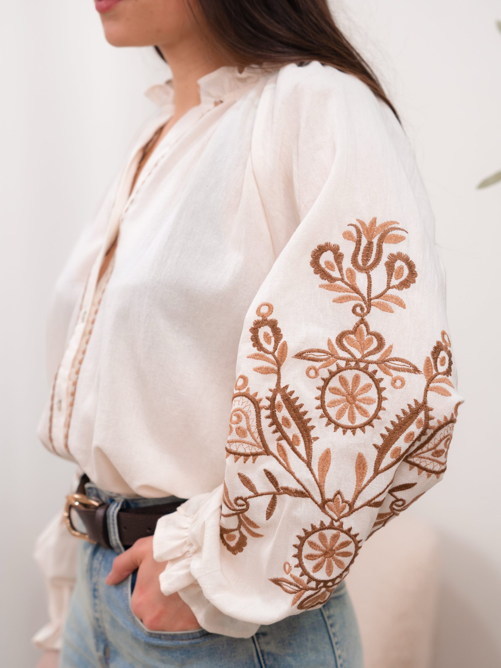 BLUSA BORDADO MARRÓN